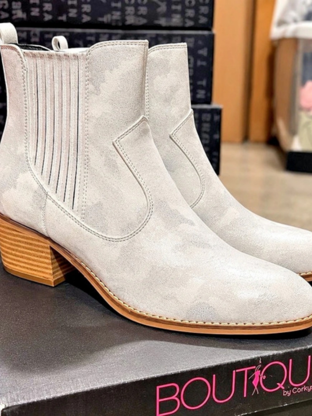 Boutique Starboard  Corkys Women's White Ankle Boots New